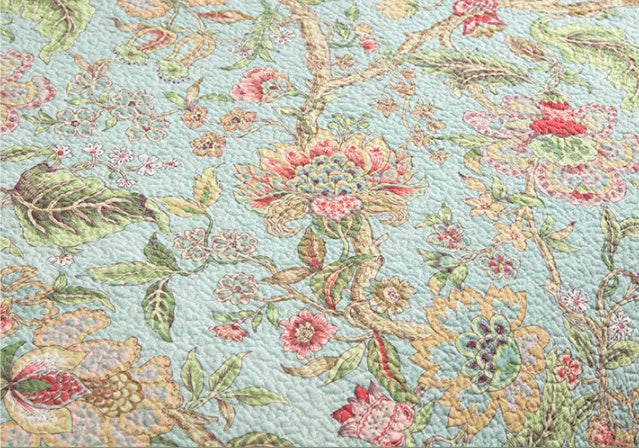 Blue American-style plant and flower pattern on a pure cotton bedspread set with two pillow shams.