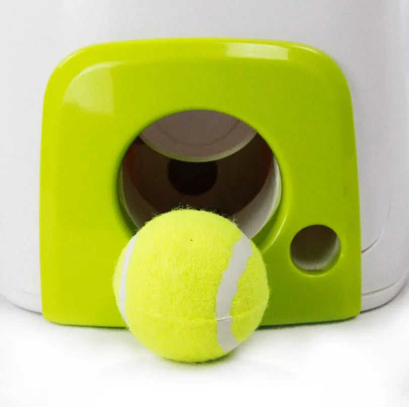 Dog tennis food award machine made of ABS plastic in compact 20x20x18cm size with tennis ball