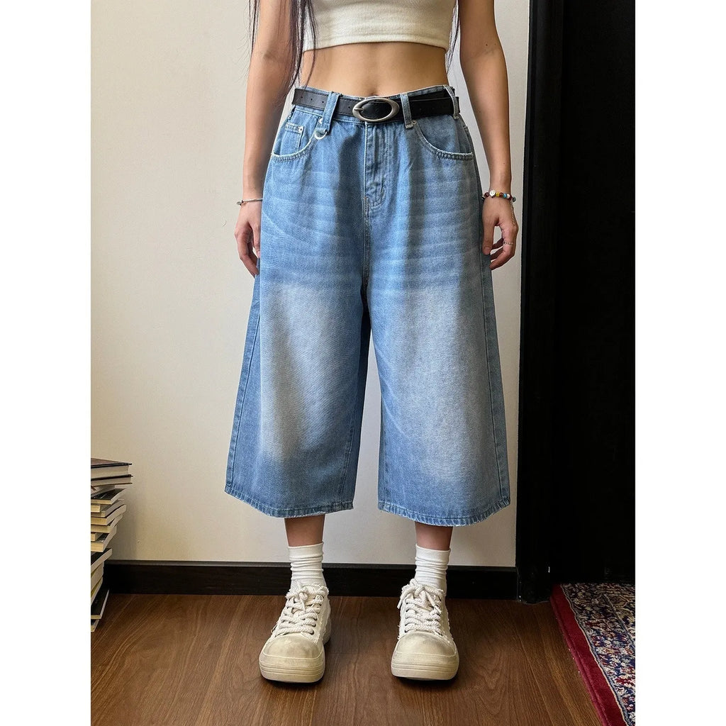 Men's loose fit straight-leg jeans shorts in blue denim for summer casual wear.