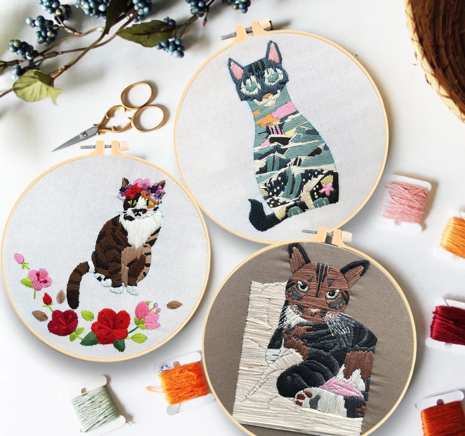 Beginner embroidery kit with three-dimensional European cat design on cotton fabric