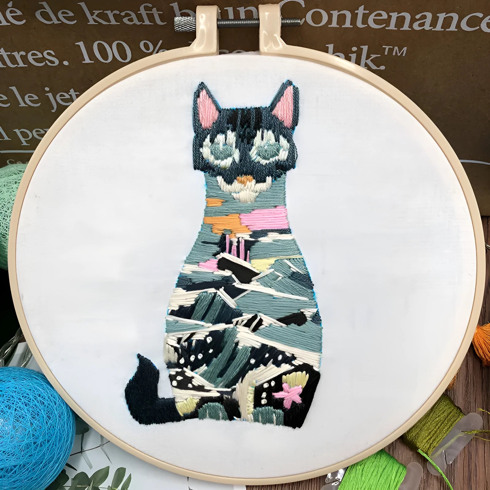 Beginner embroidery kit with three-dimensional European cat design on cotton fabric