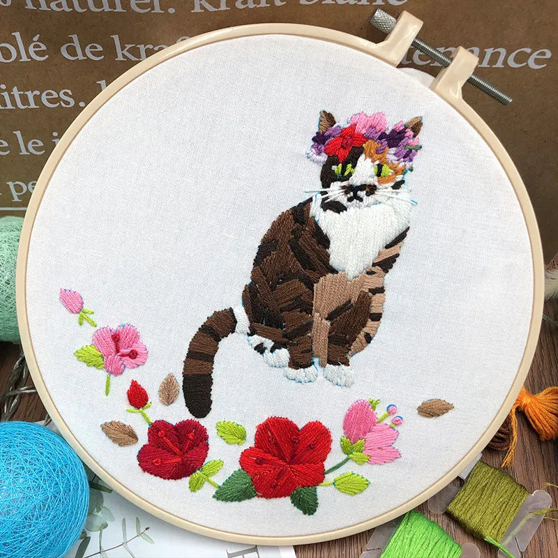Beginner embroidery kit with three-dimensional European cat design on cotton fabric
