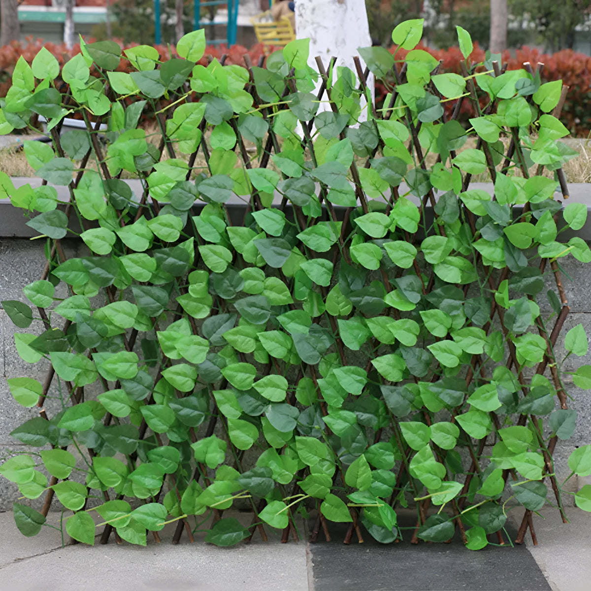 Telescopic garden simulation fence in wood-effect plastic on flowerbed border