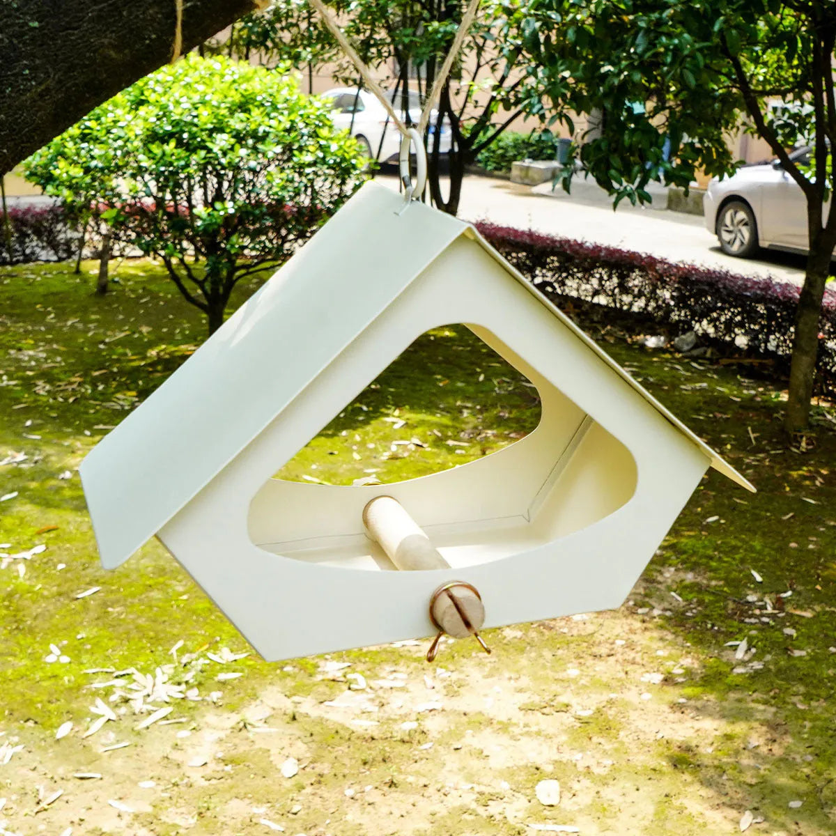 European-style iron bird nest with modern design for outdoor courtyard decoration and bird feeding