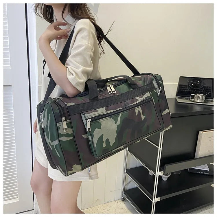 Camouflage pattern luggage bag with 20L capacity and waterproof fabric construction