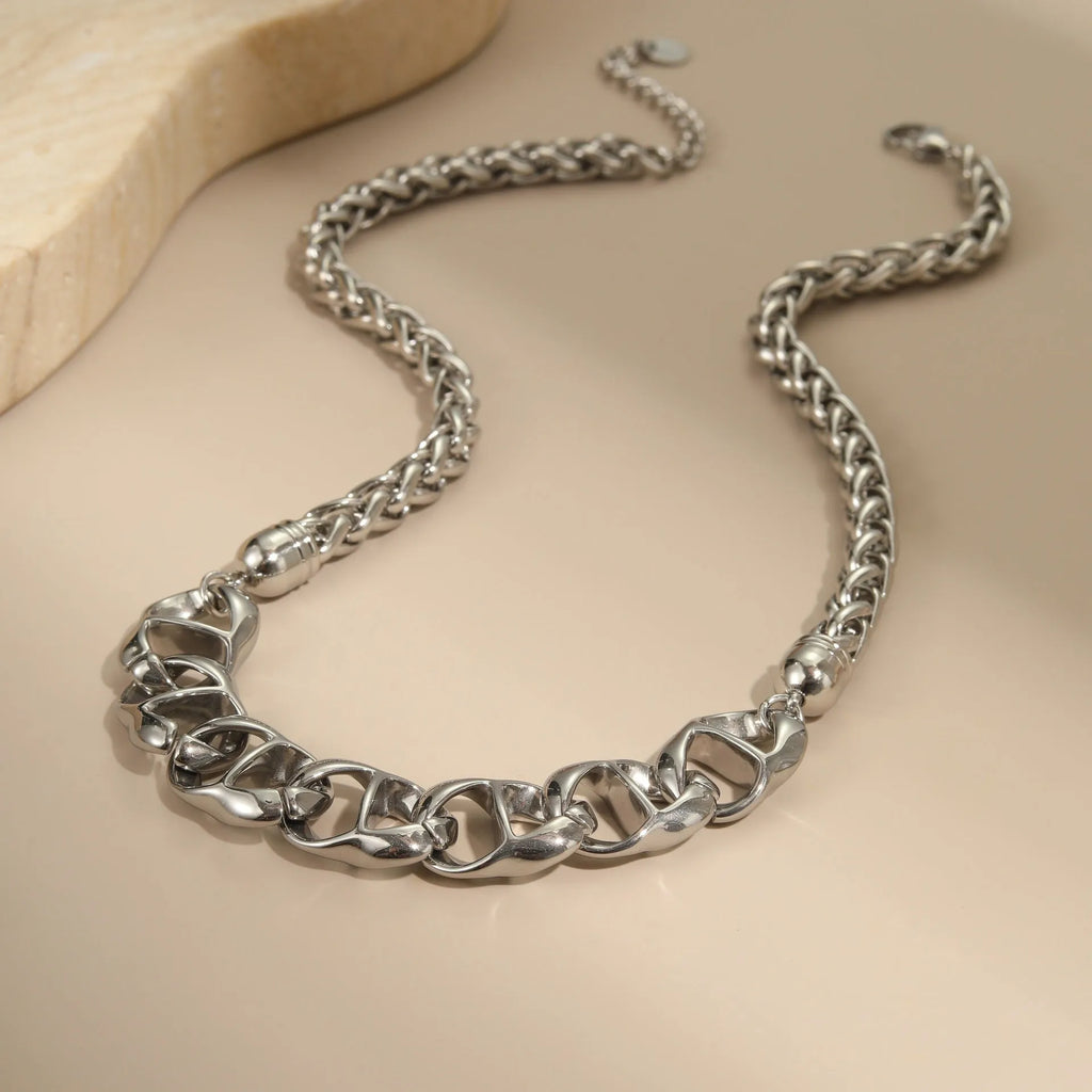 Stainless steel necklace with geometric pendant and gold plating in fashion OL style