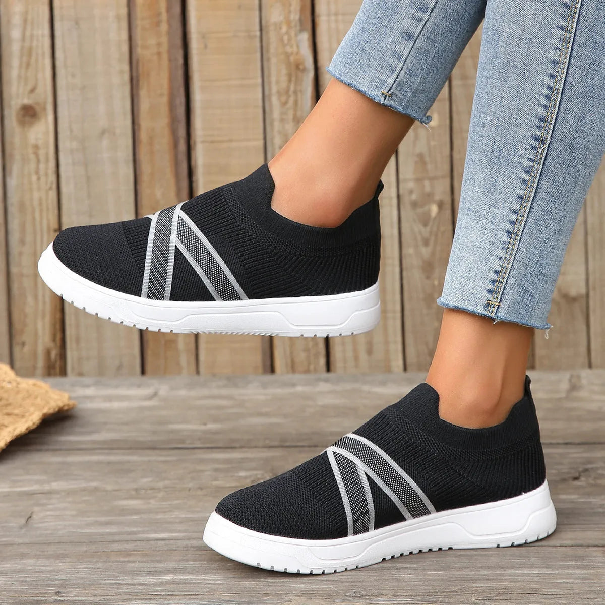 Black women's flat shoes with flyknit mesh fabric upper, rubber sole and tassel detail