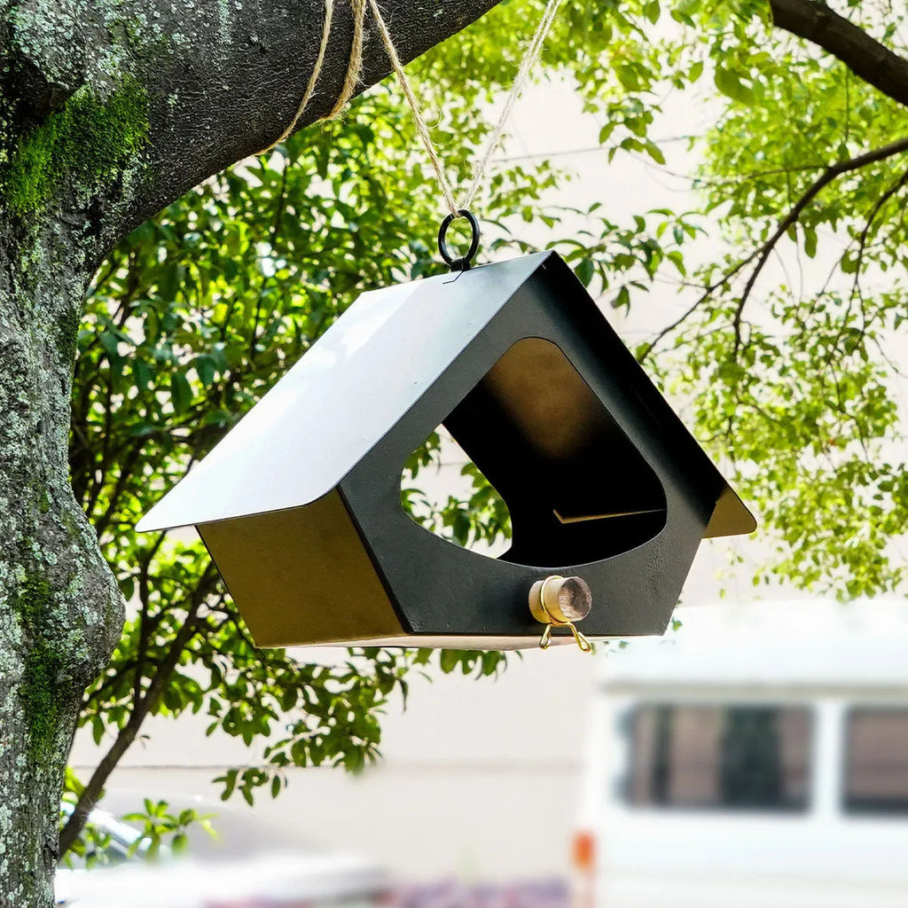 European-style iron bird nest with modern design for outdoor courtyard decoration and bird feeding