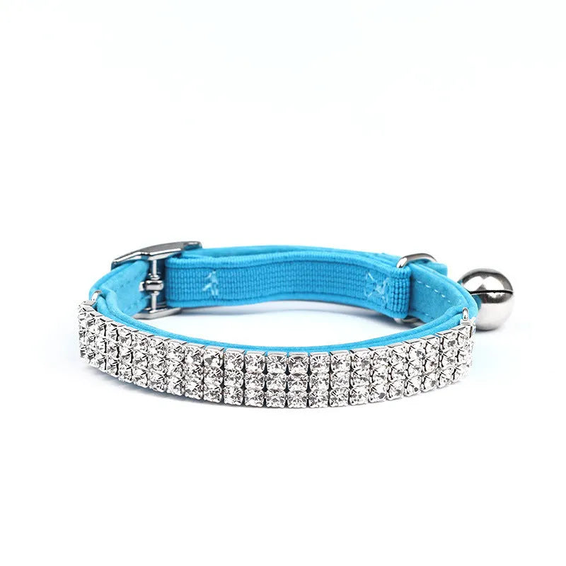 A velvet suede cat collar with rhinestone decoration, shown in an adjustable length from 20 to 30 cm.