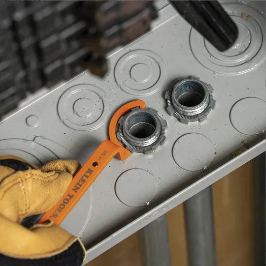 Crescent magnetic suction, locking, and catheter wrenches from the H251 three-piece set in orange, grey, and black.