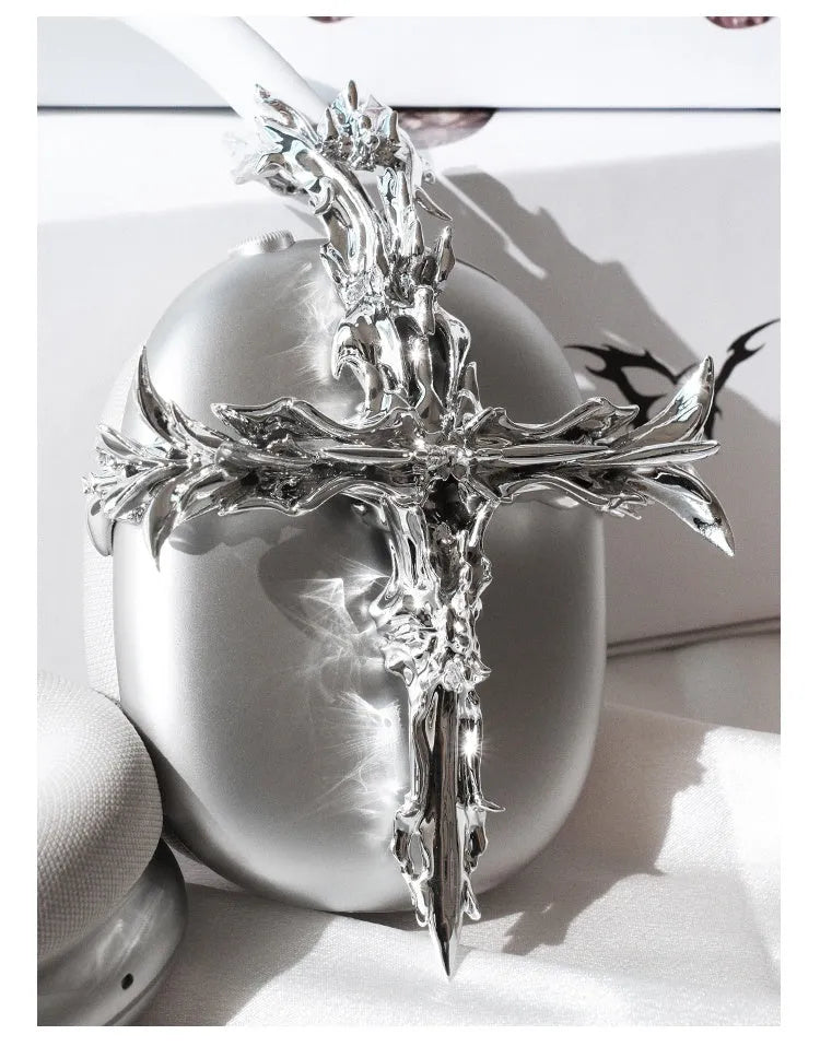 Gothic style resin headphone cover for Apple AirPods Max in silver colour