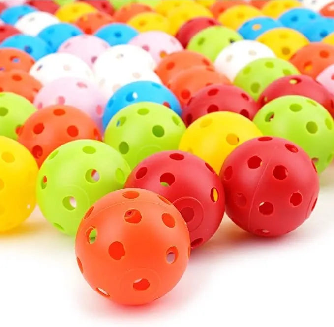 Multi-colour golf practice balls in red, orange, blue, green, white and yellow with net pocket