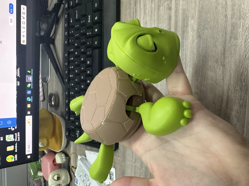 Creative turtle-shaped ABS plastic coaster in light green for drinkware heat insulation.