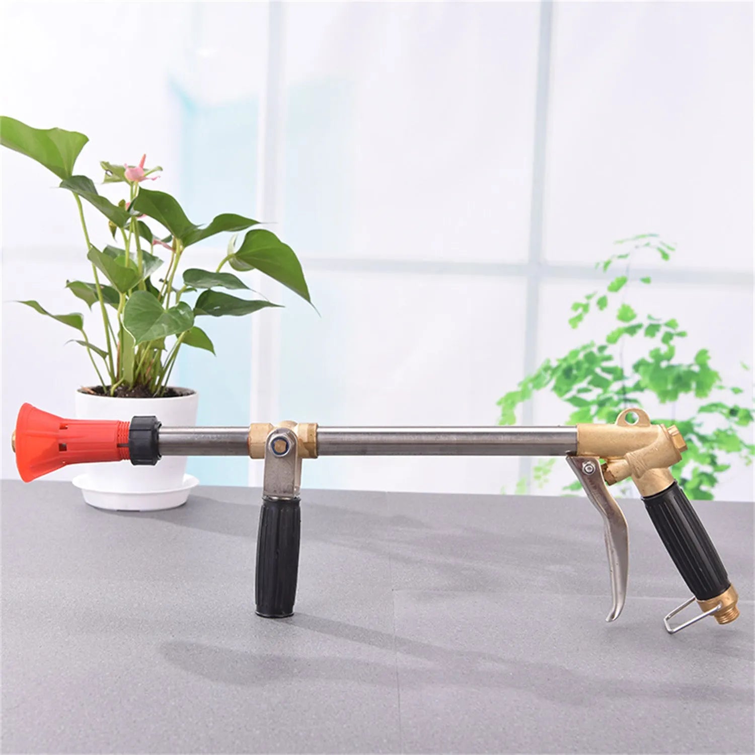 Submachine gun style adjustable high-pressure spray gun for agricultural pesticide spraying