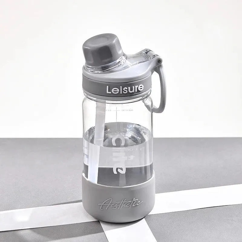 Grey, green and pink heat-resistant plastic straw cups in 520ml, 780ml and 1000ml sizes.