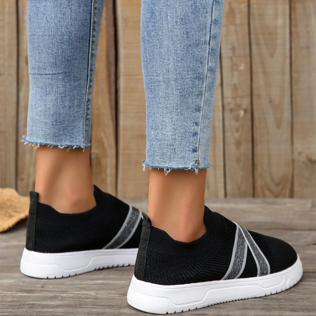 Black women's flat shoes with flyknit mesh fabric upper, rubber sole and tassel detail