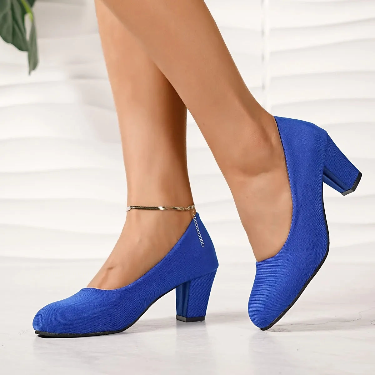 Women's slip-on suede high heels in solid colour, round toe, thick heel