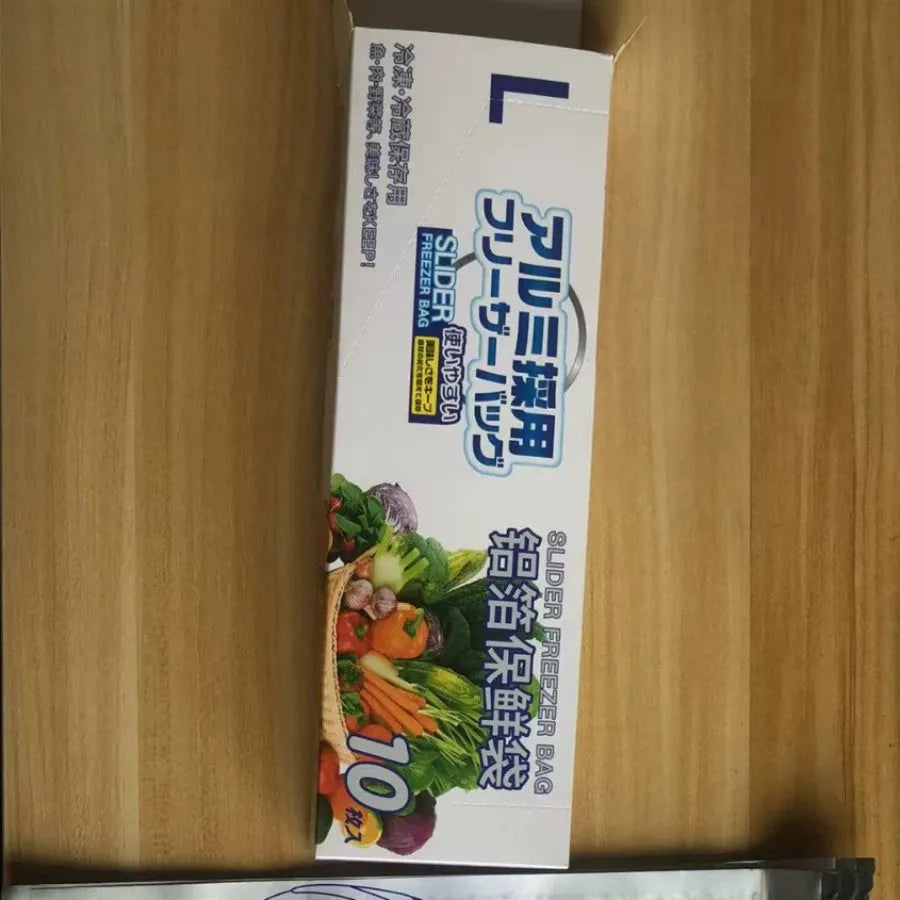 A pack of ten aluminium foil fresh-keeping bags in small, medium, and large sizes, shown in both bag and box styles.