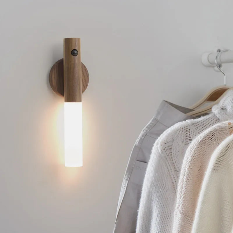 Smart sensor LED desk lamp in solid wood and organic glass with compact dimensions