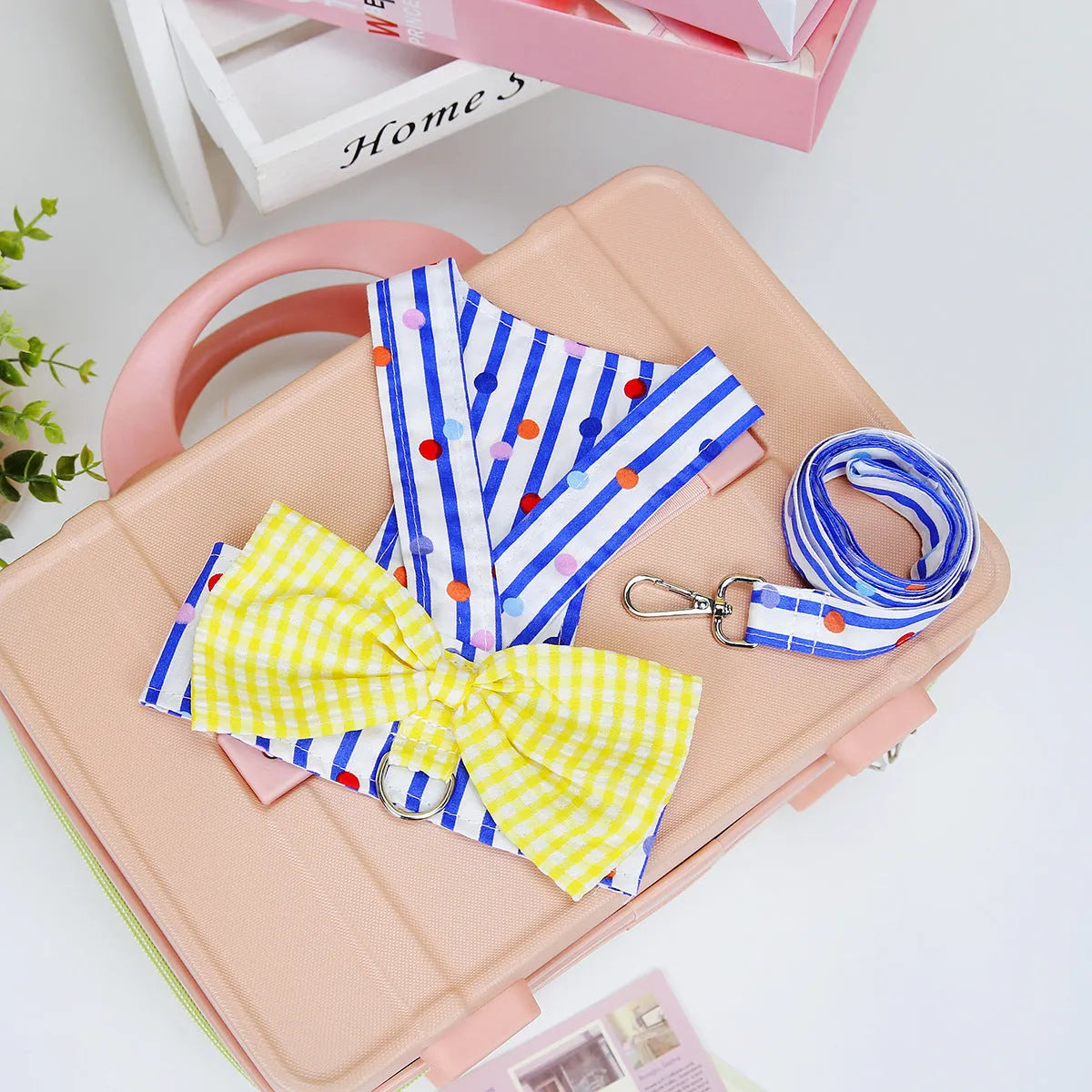 Pet clothing vertical bar bow chest back cotton dog vest shirt with leash green stripes