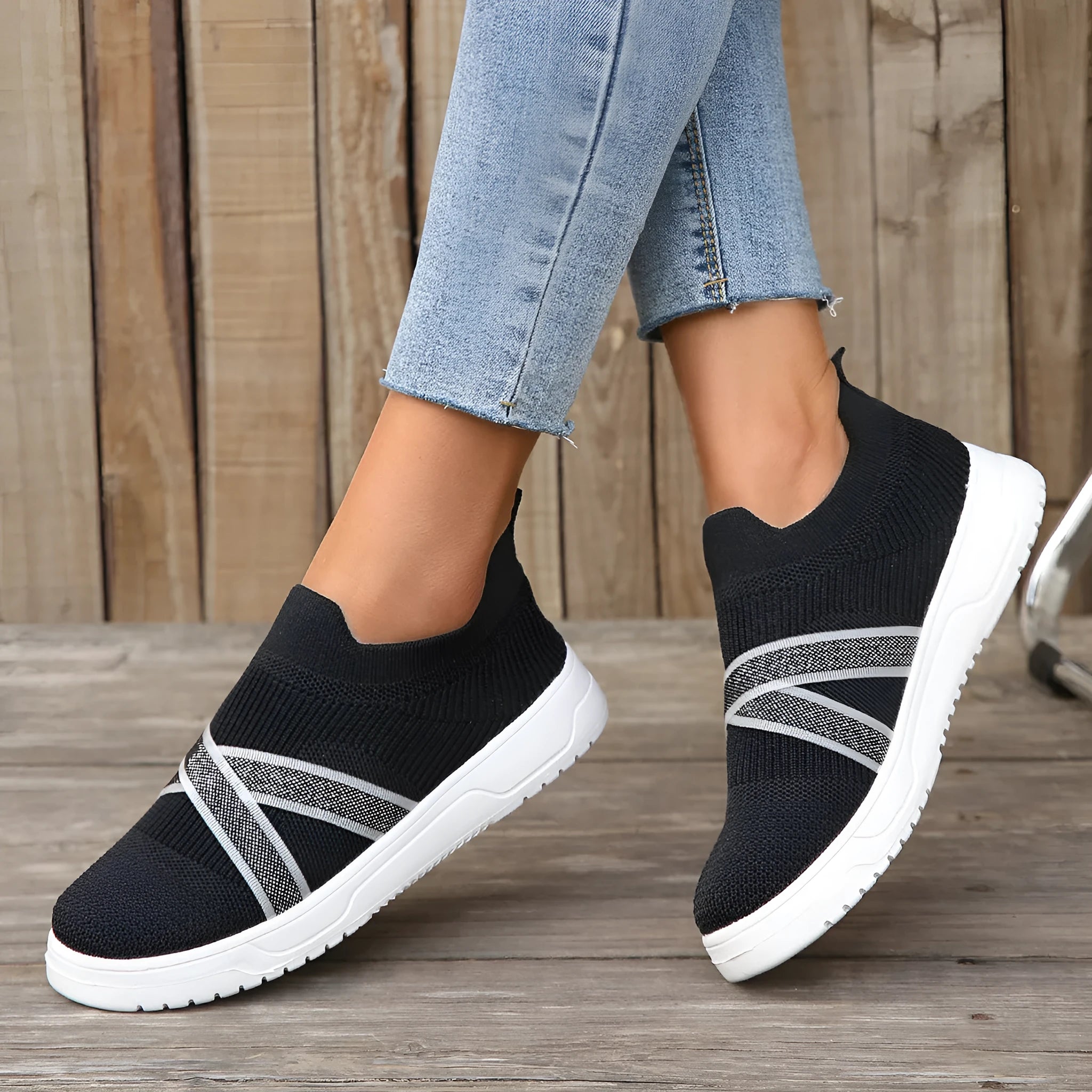 Black women's flat shoes with flyknit mesh fabric upper, rubber sole and tassel detail