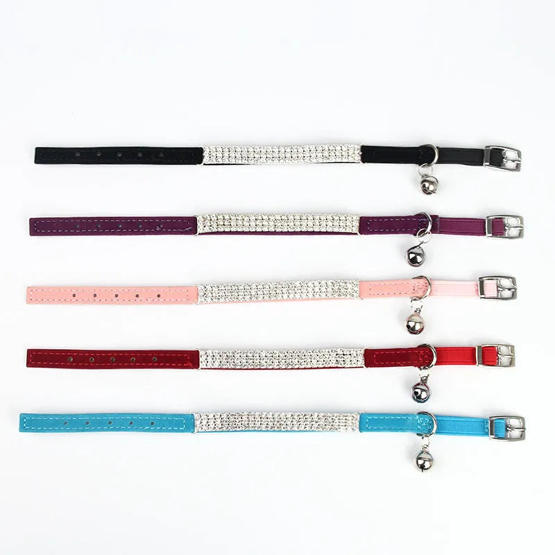 A velvet suede cat collar with rhinestone decoration, shown in an adjustable length from 20 to 30 cm.