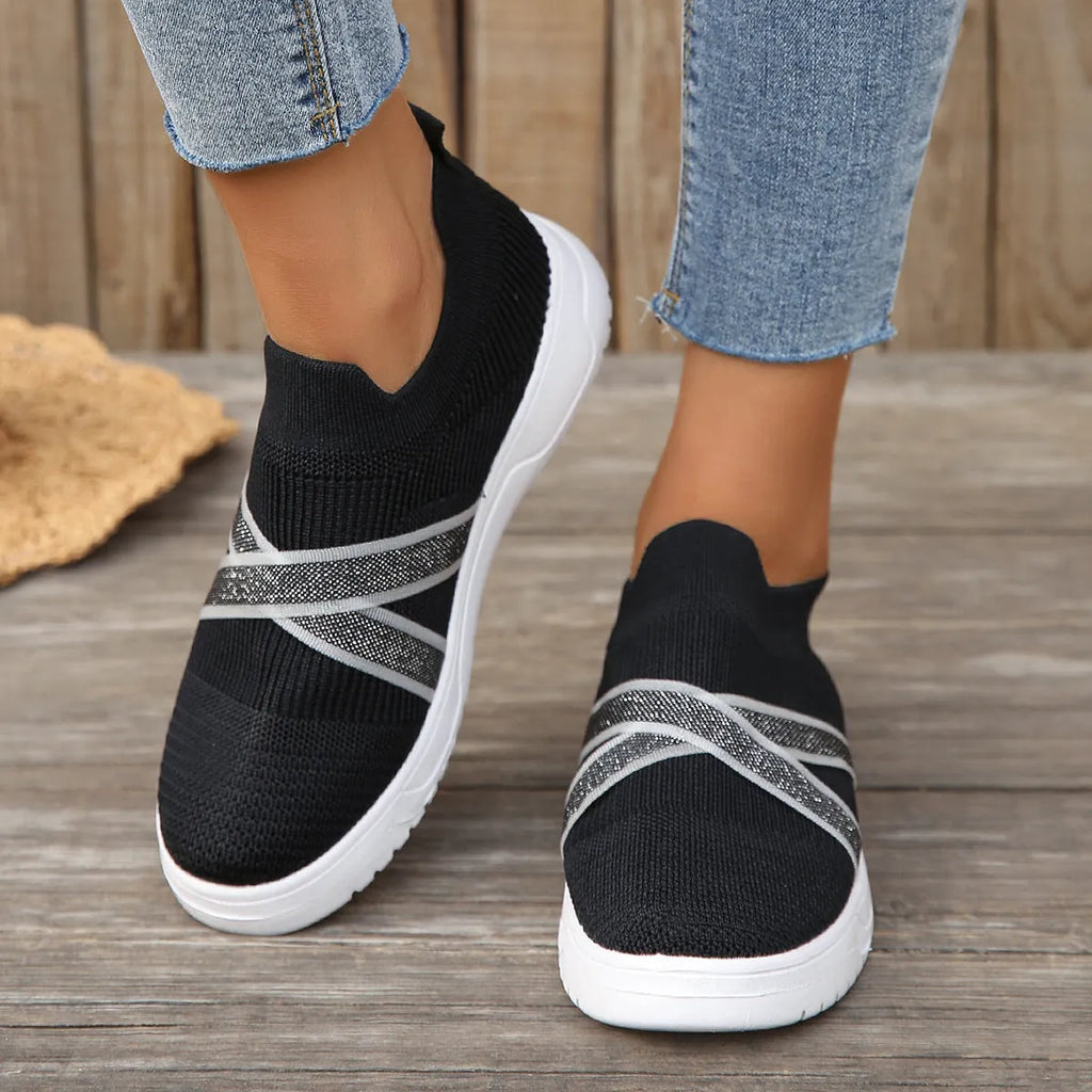 Black women's flat shoes with flyknit mesh fabric upper, rubber sole and tassel detail