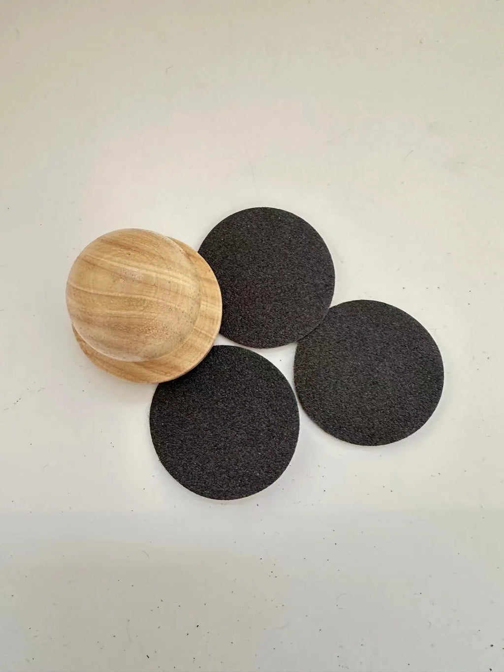 Wooden dog claw grinding board with removable sandpaper sheets for pet nail repair