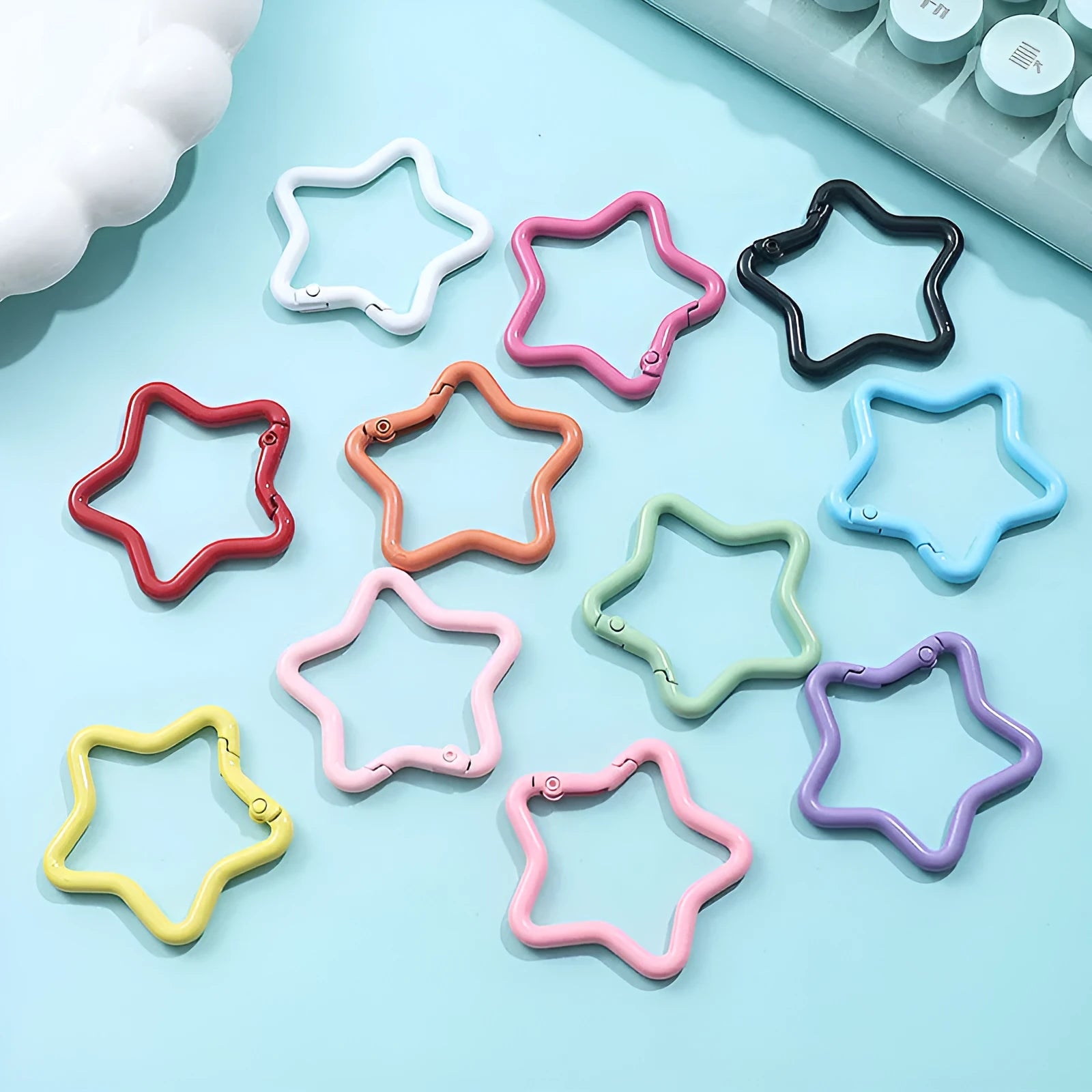 Zinc alloy five-pointed star keychain for backpack hanging in multiple colour options