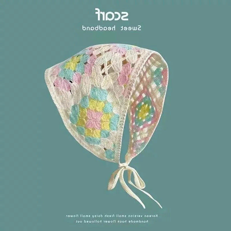 Cotton triangular headscarf with floral pattern in retro design for women's autumn winter accessory