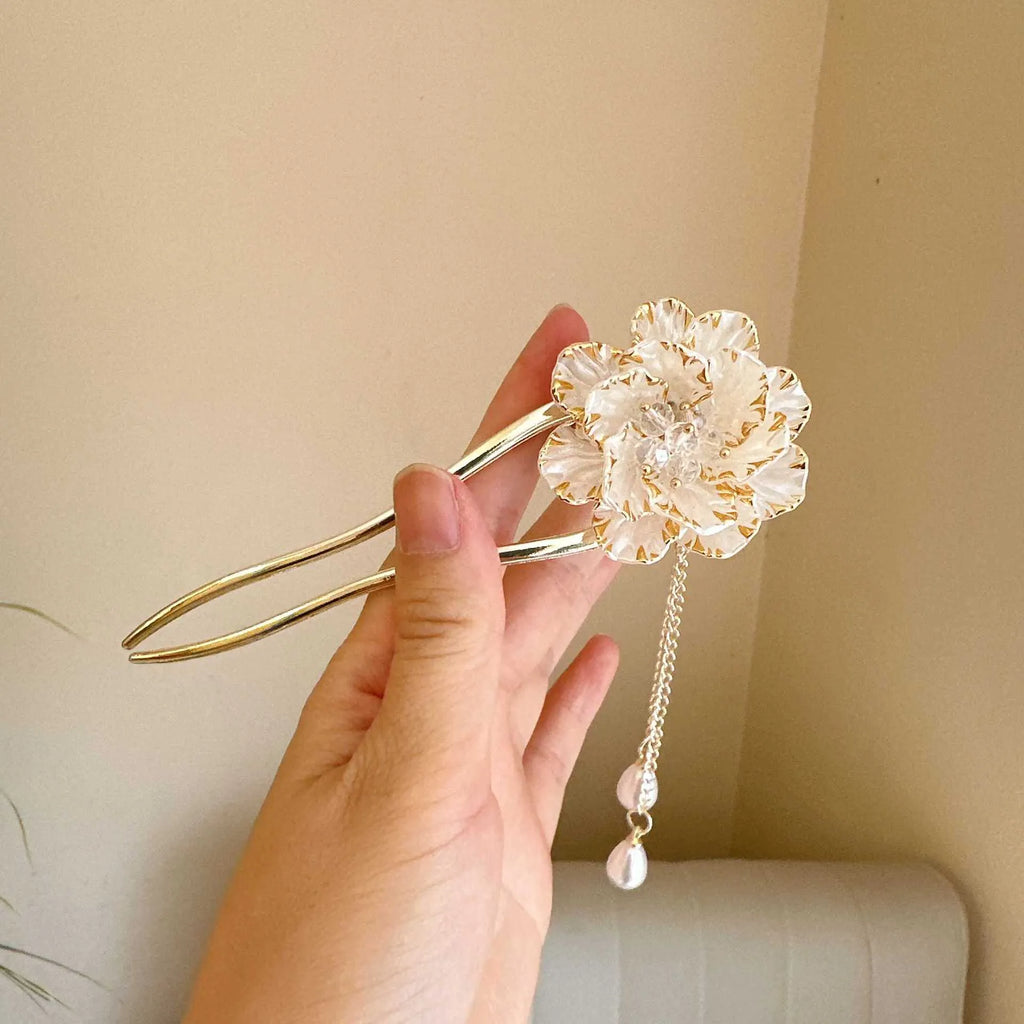 Retro peony flower U-shaped hairpin in purple or white with tassel decoration