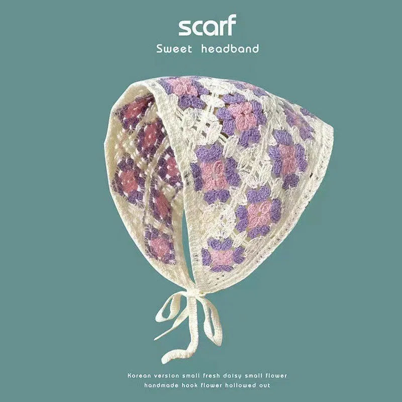 Cotton triangular headscarf with floral pattern in retro design for women's autumn winter accessory