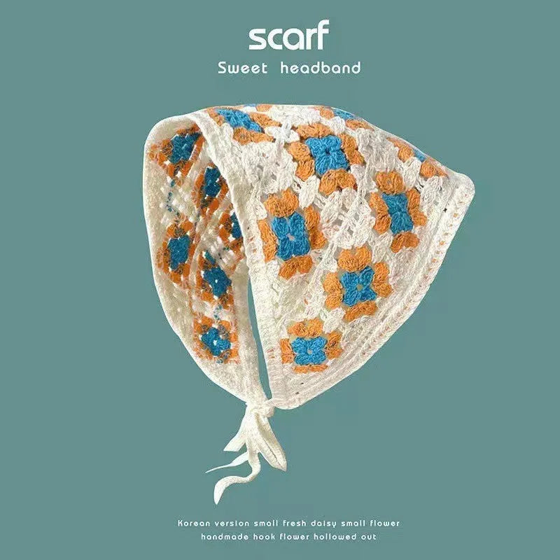 Cotton triangular headscarf with floral pattern in retro design for women's autumn winter accessory