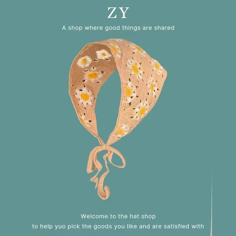 Cotton triangular headscarf with floral pattern in retro design for women's autumn winter accessory