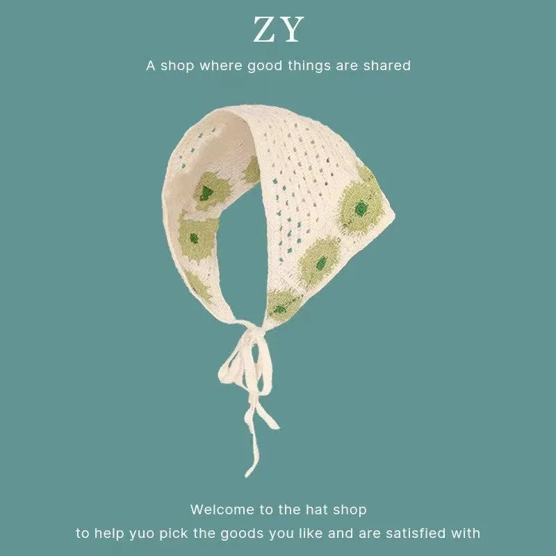 Cotton triangular headscarf with floral pattern in retro design for women's autumn winter accessory