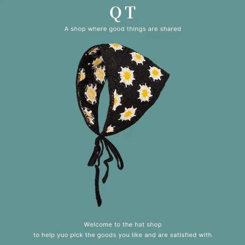 Cotton triangular headscarf with floral pattern in retro design for women's autumn winter accessory