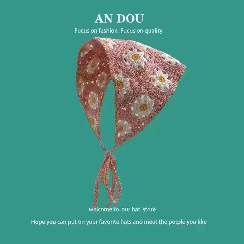 Cotton triangular headscarf with floral pattern in retro design for women's autumn winter accessory