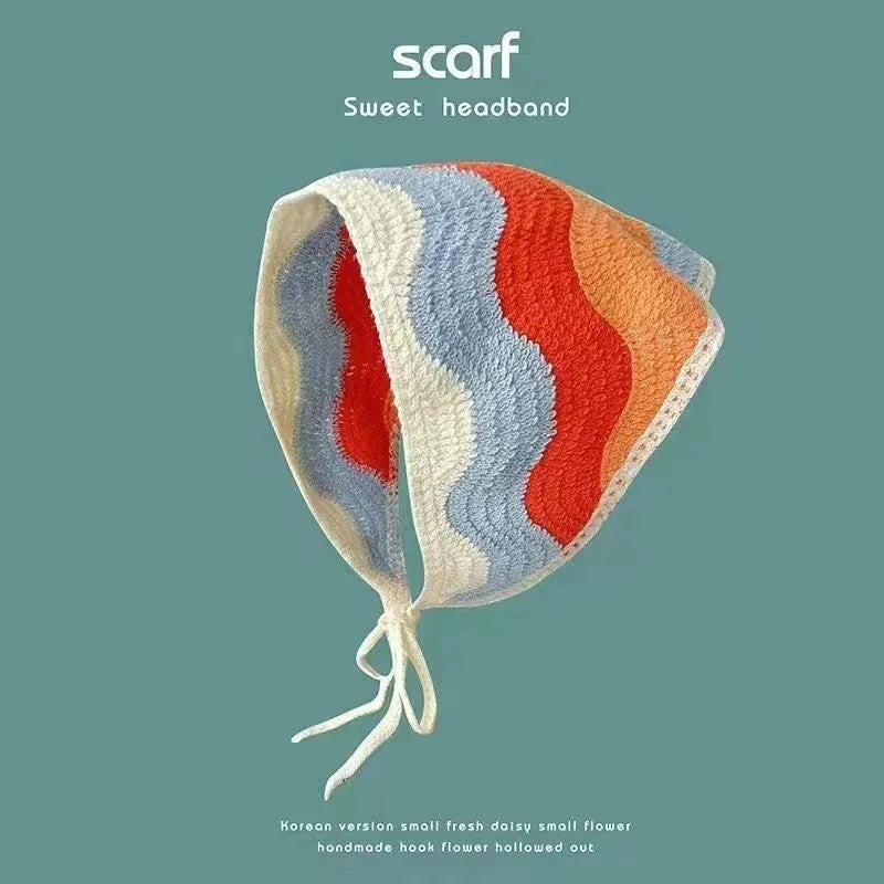 Cotton triangular headscarf with floral pattern in retro design for women's autumn winter accessory