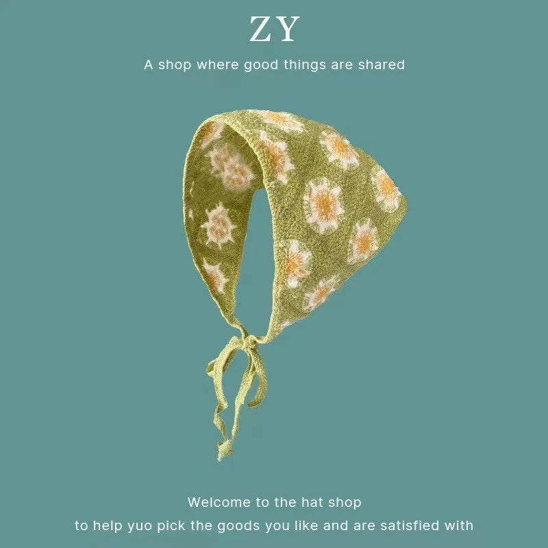 Cotton triangular headscarf with floral pattern in retro design for women's autumn winter accessory