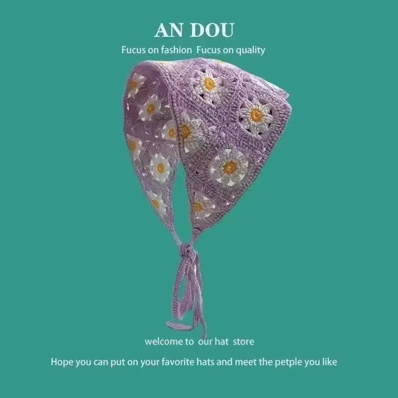 Cotton triangular headscarf with floral pattern in retro design for women's autumn winter accessory
