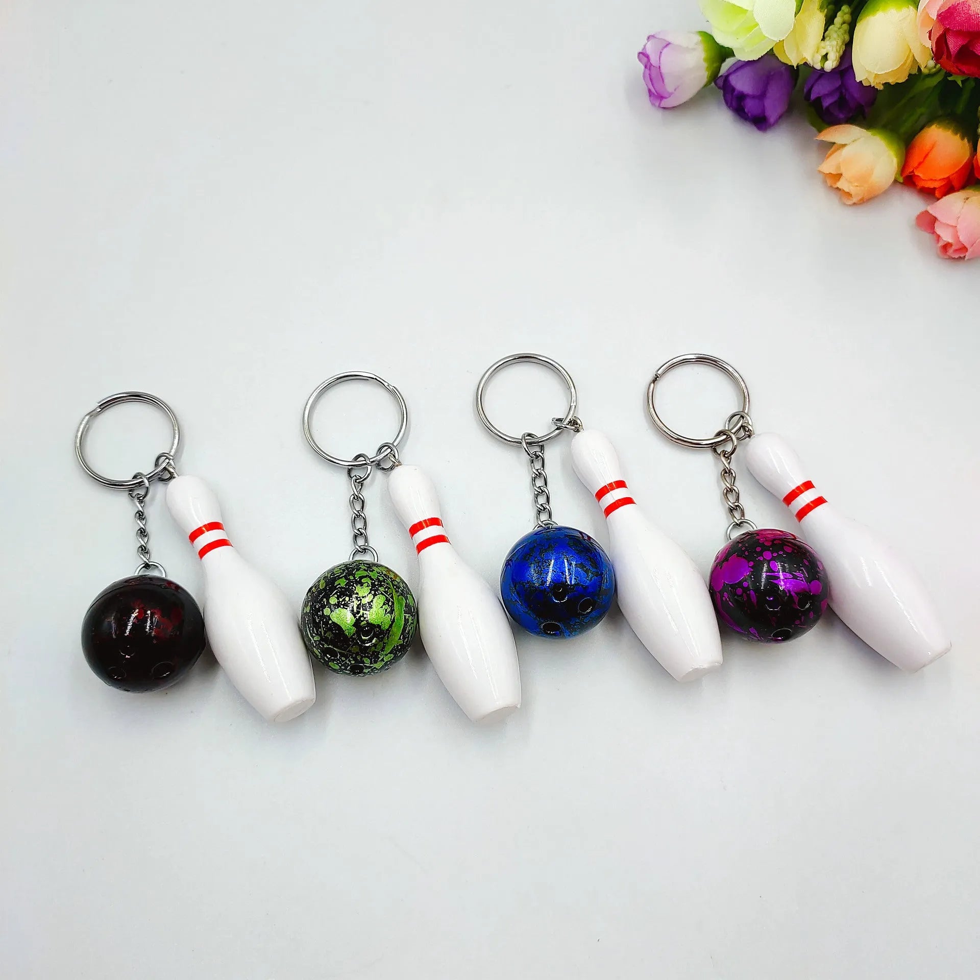 Mini bowling ball simulation keychain pendant in PVC metal construction with metal key ring