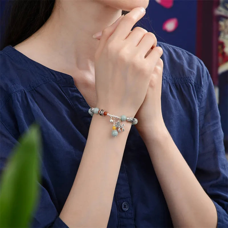 Natural Grade A jade vintage bracelet with pony design and alloy clasp.
