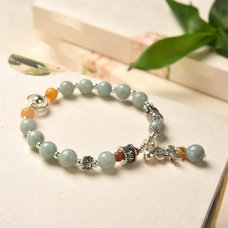 Natural Grade A jade vintage bracelet with pony design and alloy clasp.