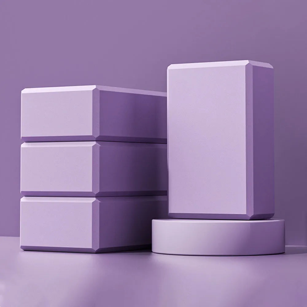 Solid-colour EVA foam yoga block with hexagonal ridges for grip