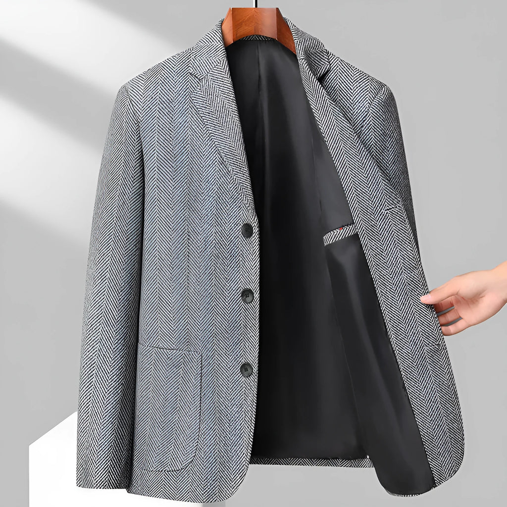 Men's solid colour loose fit polyester coat for spring and autumn casual wear.
