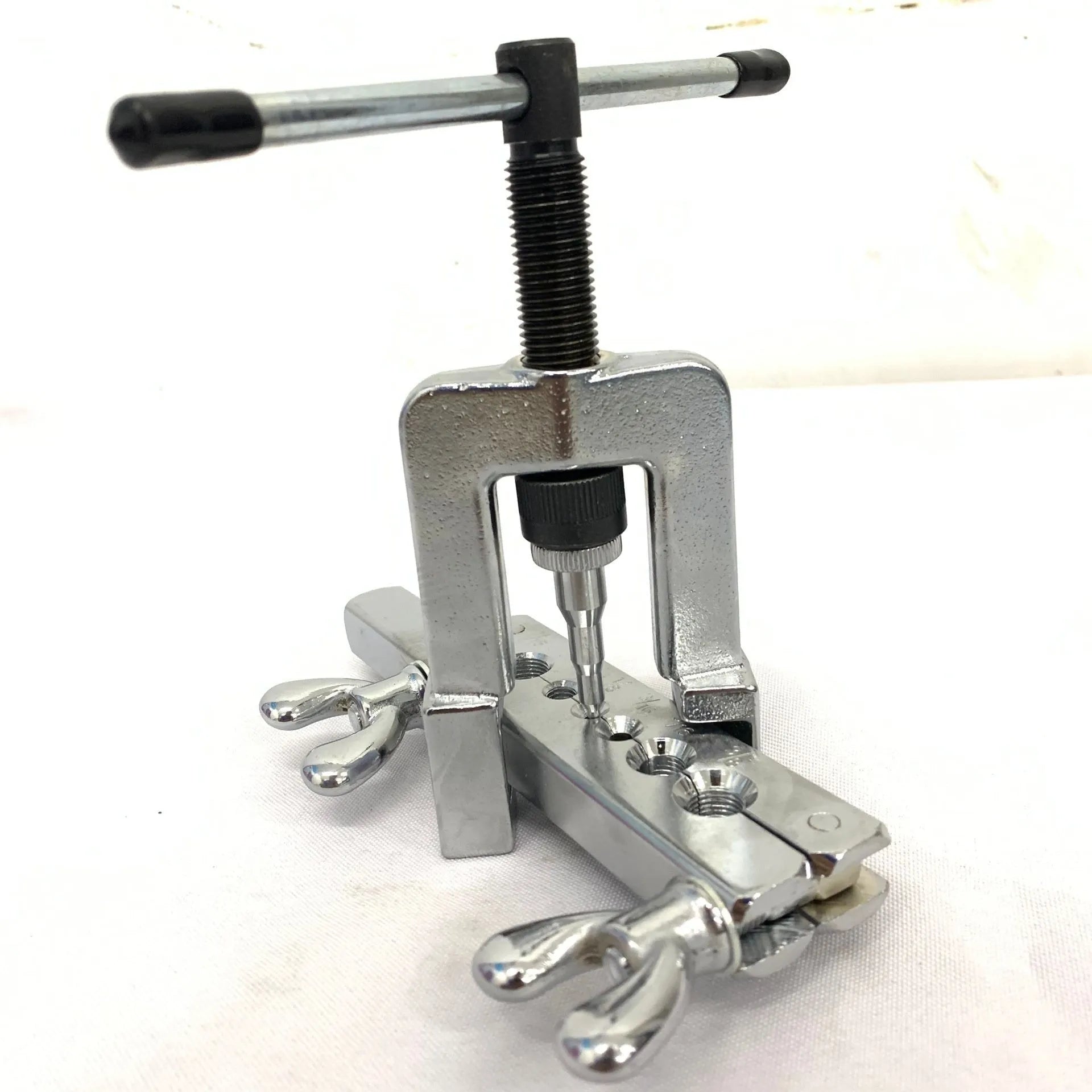 CT-278 cup type metal trumpet pipe opening tool set on a workbench.
