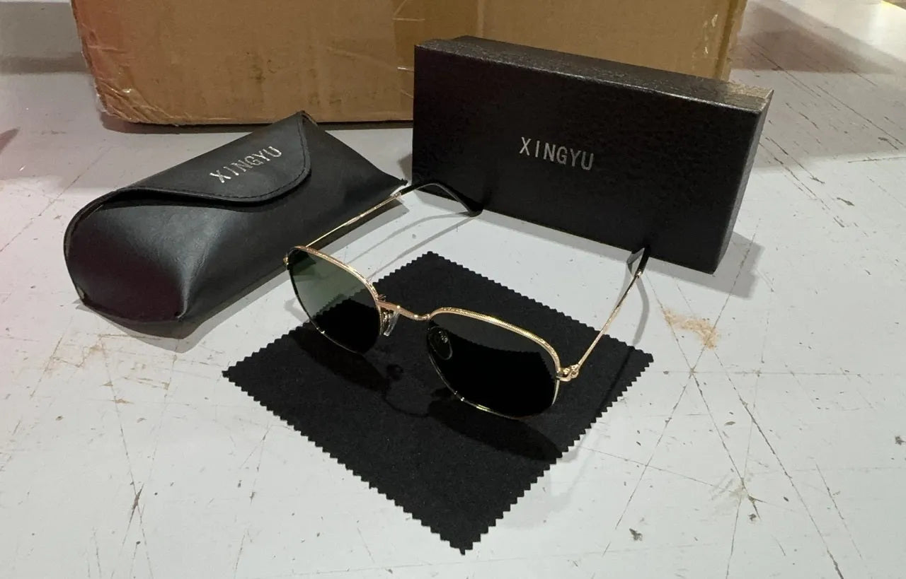 Men's retro sunglasses with round lenses in black frame and mirror finish options