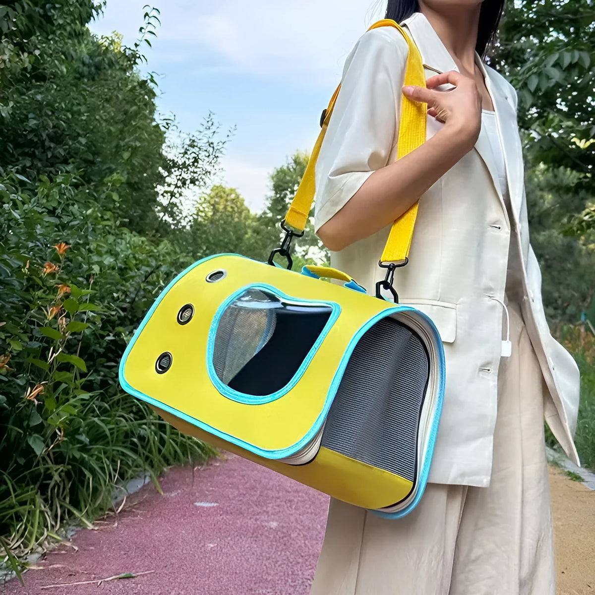 Portable PET bag in breathable Oxford PVC with large space for small pets, solid colour design