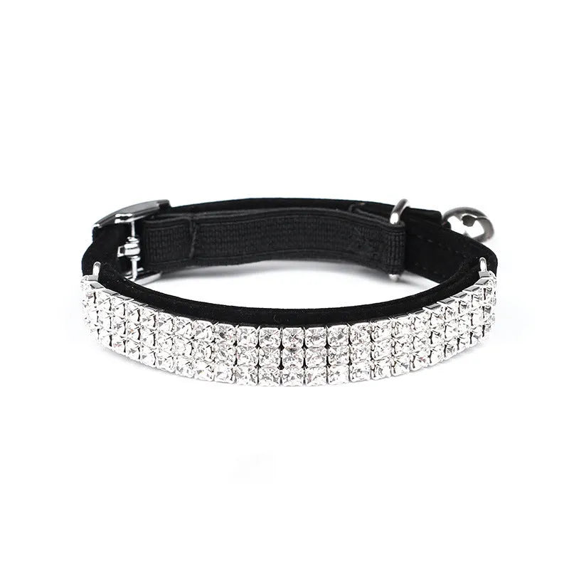 A velvet suede cat collar with rhinestone decoration, shown in an adjustable length from 20 to 30 cm.