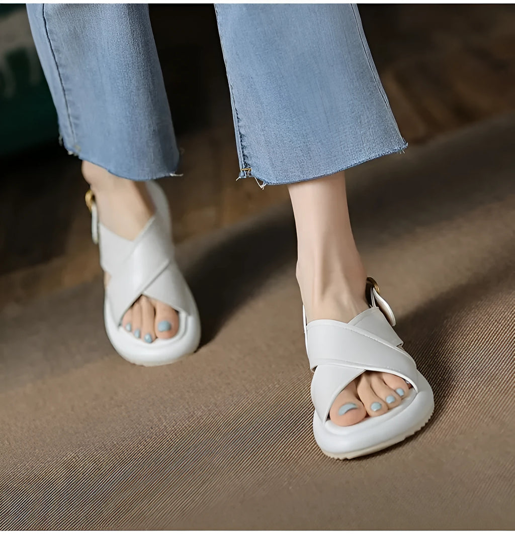 Women's flat non-slip Roman platform sandals in white with microfiber upper and polyurethane sole